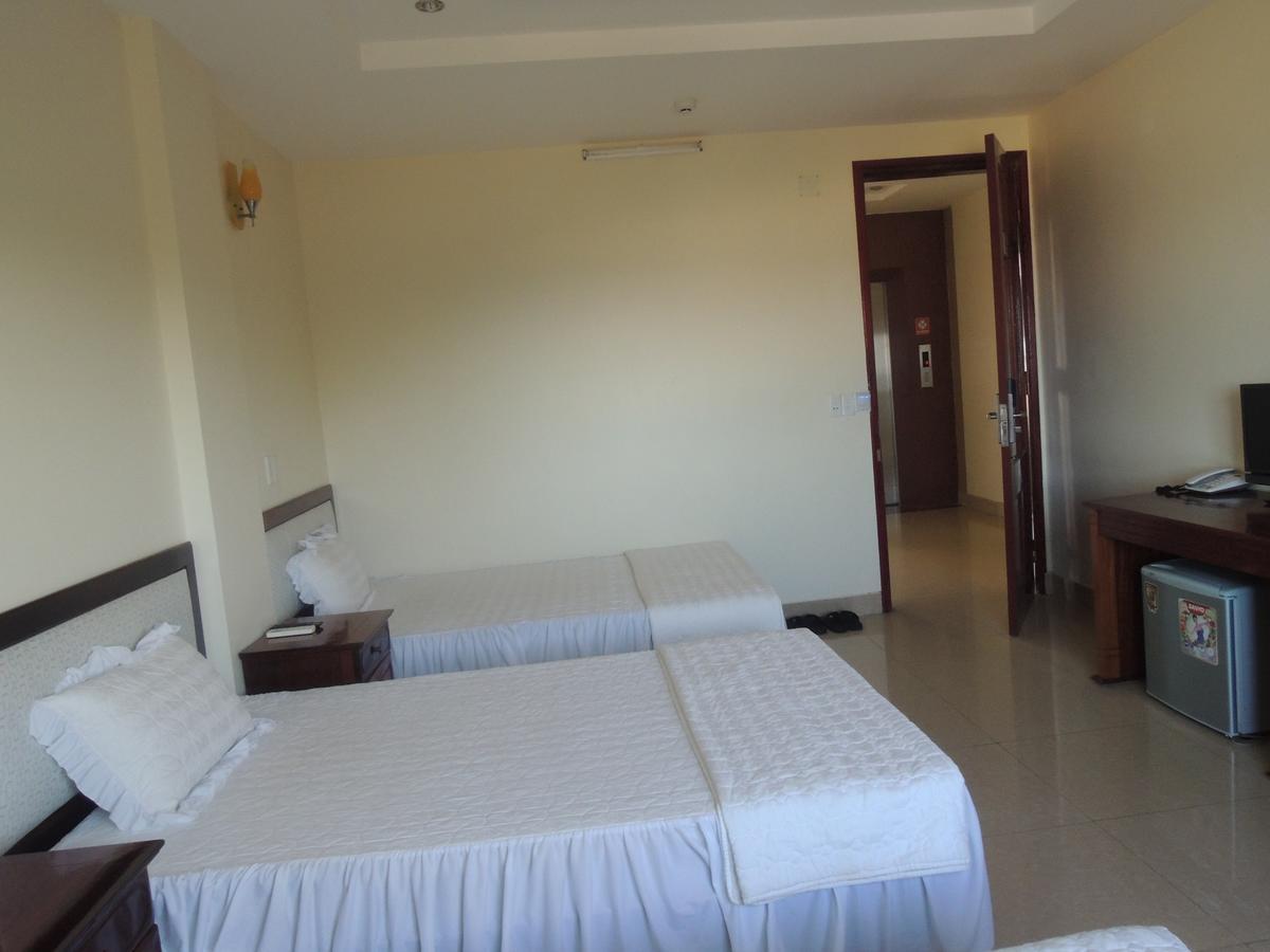 Ngan Ha Hotel Dong Hoi Exterior photo